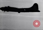 Standbild B-17 Bomber Bologna (Italien), 1943, aus Sekunde 43 historischem Filmmaterial Videoclip 65675030942