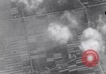 Standbild B-17 Bomber Bologna (Italien), 1943, aus Sekunde 46 historischem Filmmaterial Videoclip 65675030942