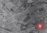 Standbild B-17 Bomber Bologna (Italien), 1943, aus Sekunde 54 historischem Filmmaterial Videoclip 65675030942