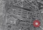 Standbild B-17 Bomber Bologna (Italien), 1943, aus Sekunde 58 historischem Filmmaterial Videoclip 65675030942