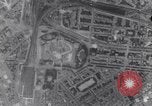Standbild B-17 Bomber Bologna (Italien), 1943, aus Sekunde 61 historischem Filmmaterial Videoclip 65675030942