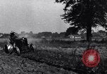 Standbild frühe Modelle Ford Fordson Traktor Dearborn Michigan USA, 1917, aus Sekunde 8 historischem Filmmaterial Videoclip 65675030950