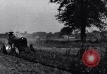 Standbild frühe Modelle Ford Fordson Traktor Dearborn Michigan USA, 1917, aus Sekunde 9 historischem Filmmaterial Videoclip 65675030950