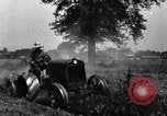 Standbild frühe Modelle Ford Fordson Traktor Dearborn Michigan USA, 1917, aus Sekunde 15 historischem Filmmaterial Videoclip 65675030950