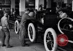 Image dix millionième Model-T Ford Highland Park Michigan USA, 1924, de la seconde 9 séquences d'archives historiques vidéo 65675030954