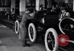 Image dix millionième Model-T Ford Highland Park Michigan USA, 1924, de la seconde 12 séquences d'archives historiques vidéo 65675030954