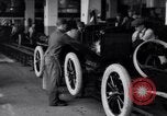 Image dix millionième Model-T Ford Highland Park Michigan USA, 1924, de la seconde 13 séquences d'archives historiques vidéo 65675030954