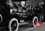 Image dix millionième Model-T Ford Highland Park Michigan USA, 1924, de la seconde 49 séquences d'archives historiques vidéo 65675030954