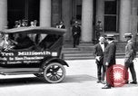 Image dix millionième Ford cortège Highland Park Michigan USA, 1924, de la seconde 15 séquences d'archives historiques vidéo 65675030955