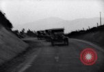 Standbild zehnmillionste Ford Wagenkolonne United States USA, 1924, aus Sekunde 15 historischem Filmmaterial Videoclip 65675030956