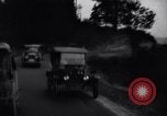 Standbild zehnmillionste Ford Wagenkolonne United States USA, 1924, aus Sekunde 17 historischem Filmmaterial Videoclip 65675030956