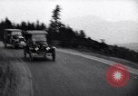 Standbild zehnmillionste Ford Wagenkolonne United States USA, 1924, aus Sekunde 23 historischem Filmmaterial Videoclip 65675030956