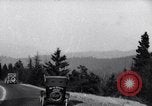 Standbild zehnmillionste Ford Wagenkolonne United States USA, 1924, aus Sekunde 33 historischem Filmmaterial Videoclip 65675030956