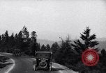 Standbild zehnmillionste Ford Wagenkolonne United States USA, 1924, aus Sekunde 35 historischem Filmmaterial Videoclip 65675030956