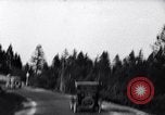 Standbild zehnmillionste Ford Wagenkolonne United States USA, 1924, aus Sekunde 39 historischem Filmmaterial Videoclip 65675030956