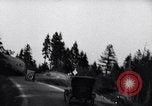 Standbild zehnmillionste Ford Wagenkolonne United States USA, 1924, aus Sekunde 41 historischem Filmmaterial Videoclip 65675030956