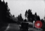 Standbild zehnmillionste Ford Wagenkolonne United States USA, 1924, aus Sekunde 42 historischem Filmmaterial Videoclip 65675030956