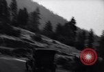 Standbild zehnmillionste Ford Wagenkolonne United States USA, 1924, aus Sekunde 45 historischem Filmmaterial Videoclip 65675030956
