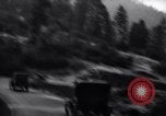 Standbild zehnmillionste Ford Wagenkolonne United States USA, 1924, aus Sekunde 46 historischem Filmmaterial Videoclip 65675030956