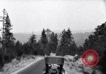 Standbild zehnmillionste Ford Wagenkolonne United States USA, 1924, aus Sekunde 58 historischem Filmmaterial Videoclip 65675030956