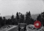 Standbild zehnmillionste Ford Wagenkolonne United States USA, 1924, aus Sekunde 60 historischem Filmmaterial Videoclip 65675030956