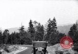 Standbild zehnmillionste Ford Wagenkolonne United States USA, 1924, aus Sekunde 61 historischem Filmmaterial Videoclip 65675030956