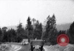 Standbild zehnmillionste Ford Wagenkolonne United States USA, 1924, aus Sekunde 62 historischem Filmmaterial Videoclip 65675030956