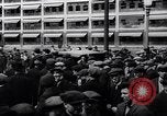 Standbild zehnmillionste Ford Wagenkolonne Highland Park Michigan USA, 1924, aus Sekunde 21 historischem Filmmaterial Videoclip 65675030957