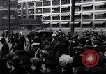 Standbild zehnmillionste Ford Wagenkolonne Highland Park Michigan USA, 1924, aus Sekunde 26 historischem Filmmaterial Videoclip 65675030957