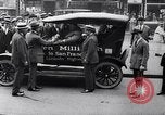 Standbild zehnmillionste Ford in New York New York United States USA, 1924, aus Sekunde 6 historischem Filmmaterial Videoclip 65675030959