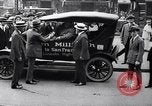 Standbild zehnmillionste Ford in New York New York United States USA, 1924, aus Sekunde 7 historischem Filmmaterial Videoclip 65675030959