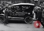 Standbild zehnmillionste Ford in New York New York United States USA, 1924, aus Sekunde 14 historischem Filmmaterial Videoclip 65675030959