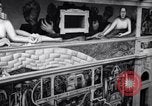 Standbild Diego Rivera industrielle Wandmalerei Detroit Michigan USA, 1932, aus Sekunde 34 historischem Filmmaterial Videoclip 65675030961