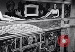 Standbild Diego Rivera industrielle Wandmalerei Detroit Michigan USA, 1932, aus Sekunde 38 historischem Filmmaterial Videoclip 65675030961