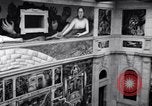 Standbild Diego Rivera industrielle Wandmalerei Detroit Michigan USA, 1932, aus Sekunde 47 historischem Filmmaterial Videoclip 65675030961