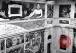 Standbild Diego Rivera industrielle Wandmalerei Detroit Michigan USA, 1932, aus Sekunde 48 historischem Filmmaterial Videoclip 65675030961