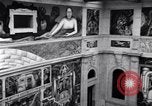 Standbild Diego Rivera industrielle Wandmalerei Detroit Michigan USA, 1932, aus Sekunde 50 historischem Filmmaterial Videoclip 65675030961