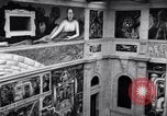 Standbild Diego Rivera industrielle Wandmalerei Detroit Michigan USA, 1932, aus Sekunde 51 historischem Filmmaterial Videoclip 65675030961