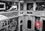 Standbild Diego Rivera industrielle Wandmalerei Detroit Michigan USA, 1932, aus Sekunde 55 historischem Filmmaterial Videoclip 65675030961