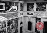 Standbild Diego Rivera industrielle Wandmalerei Detroit Michigan USA, 1932, aus Sekunde 56 historischem Filmmaterial Videoclip 65675030961