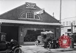 Standbild Ford Motor Verkauf und Service Garage Michigan United States USA, 1919, aus Sekunde 9 historischem Filmmaterial Videoclip 65675030970