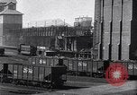 Standbild Ford Triebwagen mit Kohle Dearborn Michigan USA, 1918, aus Sekunde 3 historischem Filmmaterial Videoclip 65675030976