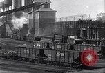 Standbild Ford Triebwagen mit Kohle Dearborn Michigan USA, 1918, aus Sekunde 9 historischem Filmmaterial Videoclip 65675030976