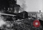 Standbild Ford Triebwagen mit Kohle Dearborn Michigan USA, 1918, aus Sekunde 24 historischem Filmmaterial Videoclip 65675030976
