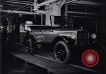 Image 15 millionième Ford Modèle T Highland Park Michigan USA, 1927, de la seconde 4 séquences d'archives historiques vidéo 65675030986