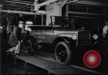 Image 15 millionième Ford Modèle T Highland Park Michigan USA, 1927, de la seconde 5 séquences d'archives historiques vidéo 65675030986
