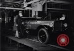 Image 15 millionième Ford Modèle T Highland Park Michigan USA, 1927, de la seconde 6 séquences d'archives historiques vidéo 65675030986
