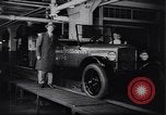 Image 15 millionième Ford Modèle T Highland Park Michigan USA, 1927, de la seconde 7 séquences d'archives historiques vidéo 65675030986