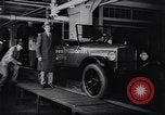 Image 15 millionième Ford Modèle T Highland Park Michigan USA, 1927, de la seconde 8 séquences d'archives historiques vidéo 65675030986