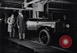 Image 15 millionième Ford Modèle T Highland Park Michigan USA, 1927, de la seconde 9 séquences d'archives historiques vidéo 65675030986